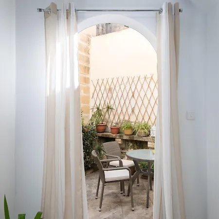 Apartment Family-friendly Spacious Townhouse With Garden - Close To Airport