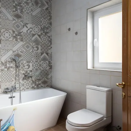 Apartment Family-friendly Spacious Townhouse With Garden - Close To Airport
