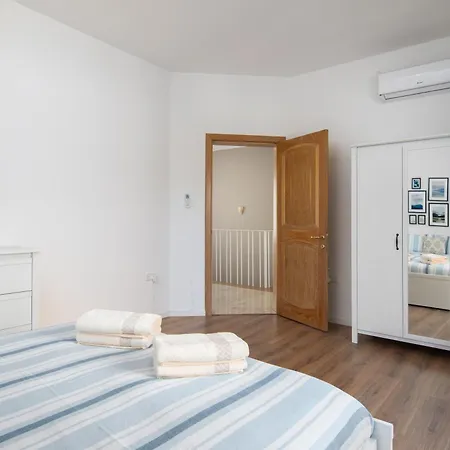 Apartment Family-friendly Spacious Townhouse With Garden - Close To Airport *