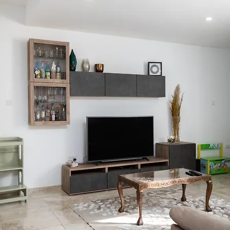 Apartman Family-friendly Spacious Townhouse With Garden - Close To Airport