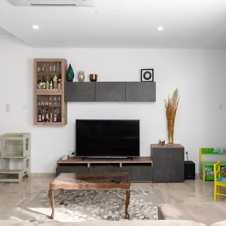 Apartman Family-friendly Spacious Townhouse With Garden - Close To Airport *