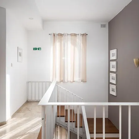 Family-friendly Spacious Townhouse With Garden - Close To Airport