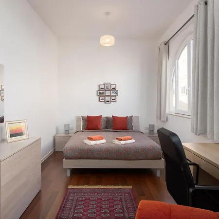 Apartment Family-friendly Spacious Townhouse With Garden - Close To Airport