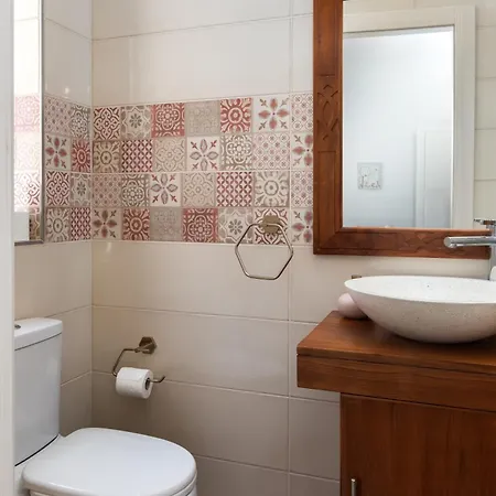 Family-friendly Spacious Townhouse With Garden - Close To Airport Gudja