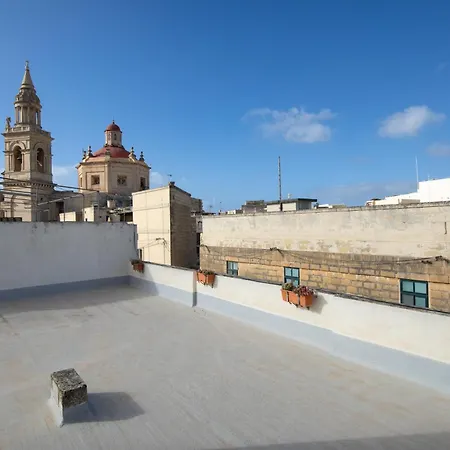 Family-friendly Spacious Townhouse With Garden - Close To Airport