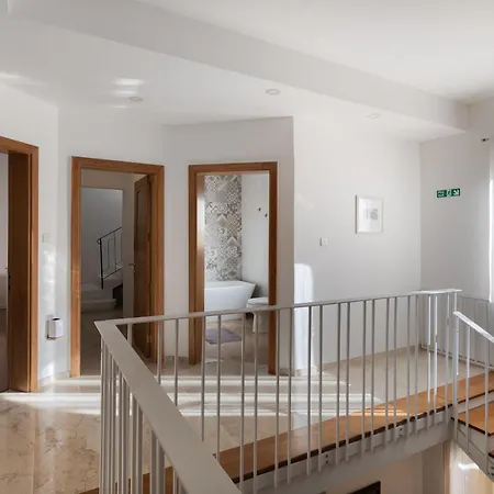 Apartman Family-friendly Spacious Townhouse With Garden - Close To Airport Gudja