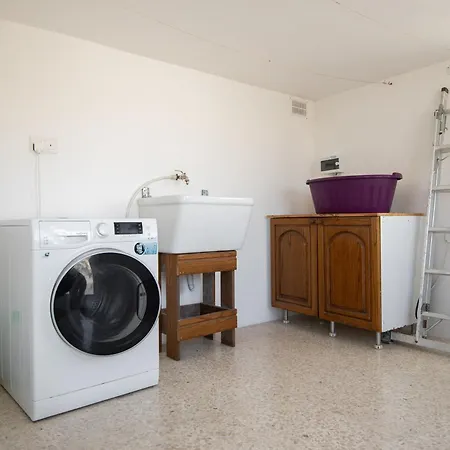 Family-friendly Spacious Townhouse With Garden - Close To Airport Gudja