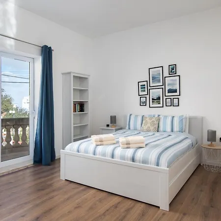 Family-friendly Spacious Townhouse With Garden - Close To Airport Gudja