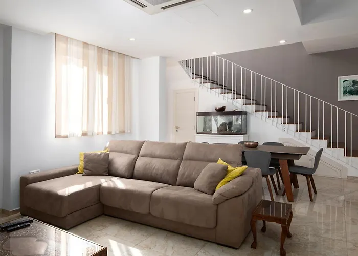 Family-friendly Spacious Townhouse With Garden - Close To Airport Gudja