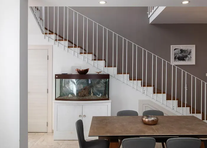 Family-friendly Spacious Townhouse With Garden - Close To Airport Gudja