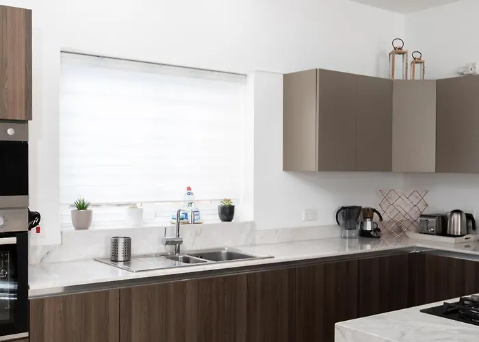 Family-friendly Spacious Townhouse With Garden - Close To Airport