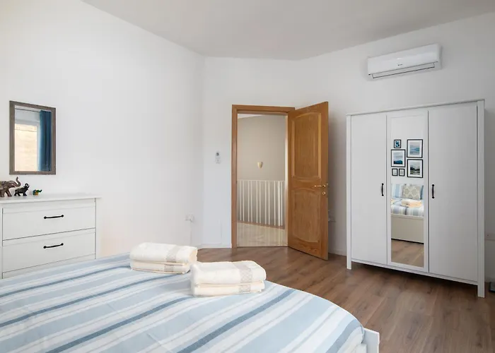 Διαμέρισμα Family-friendly Spacious Townhouse With Garden - Close To Airport *