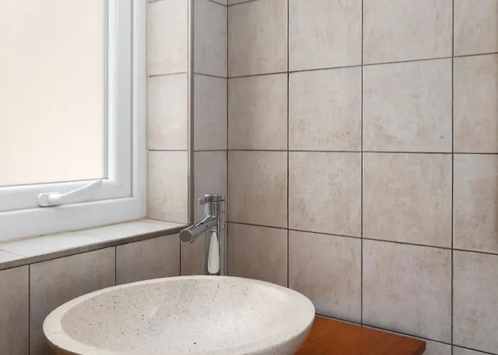 Family-friendly Spacious Townhouse With Garden - Close To Airport Gudja