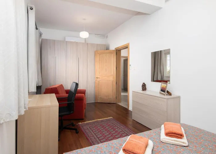 Διαμέρισμα Family-friendly Spacious Townhouse With Garden - Close To Airport Gudja