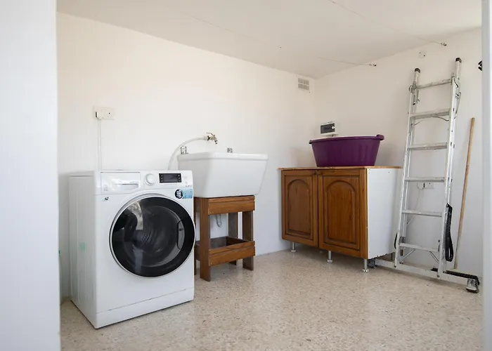 Family-friendly Spacious Townhouse With Garden - Close To Airport Gudja